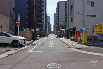 敷地北側の前面道路(東側から)