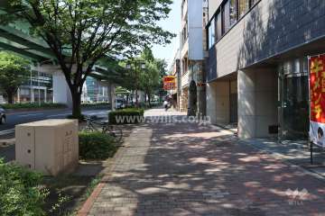 敷地西側の前面道路（幹線道路、高速道路があり交通の利便性にも適しています。）