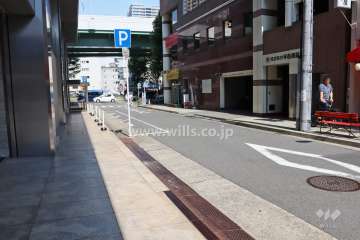 敷地北側の前面道路