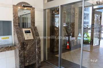 エントランスはオートロック付きです。