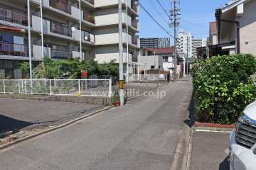 敷地南側の前面道路