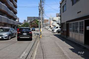 敷地北側の前面道路