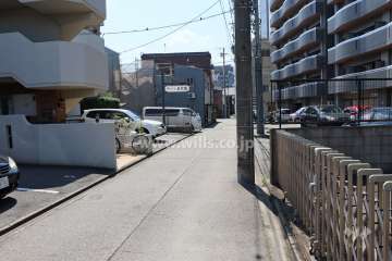 敷地北側の前面道路