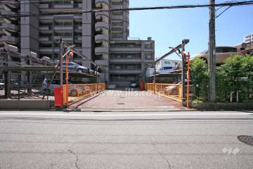 駐車場出入り口・敷地内駐車場（屋外機械式）