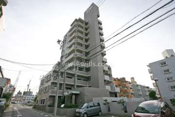 サンマンションアトレ植田の外観（東側から）