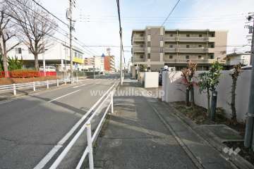 敷地北側の前面道路