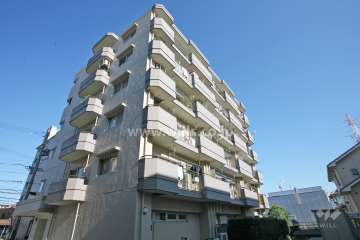 ユニーブル植田3の外観（南側から）