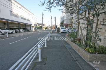 敷地北側前面道路（西側から）