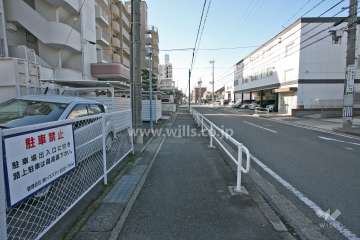 敷地北側前面道路（東側から）