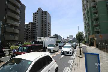 敷地東側の前面道路