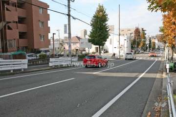 敷地北側の前面道路