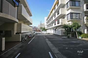 敷地南側の前面道路