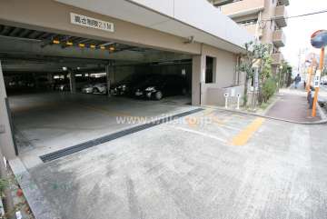 駐車場出入り口