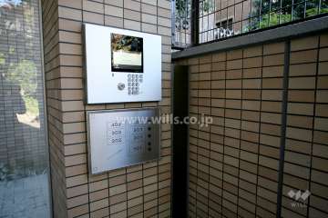 エントランスはオートロック付きです。