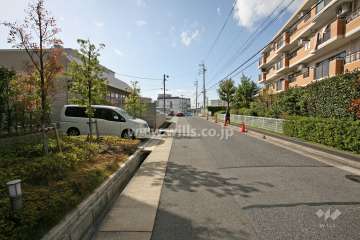 敷地南側の前面道路