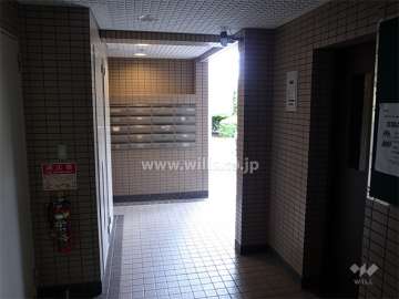 共用ポストとエレベーター