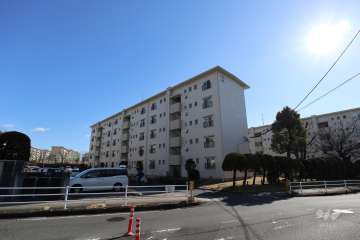 相生山団地32棟の外観（北西側から）