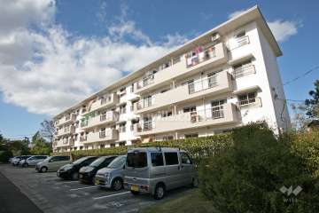 相生山団地51棟の外観(南東側から)