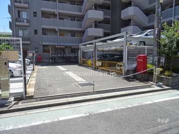 駐車場出入り口（ロボットゲート付）