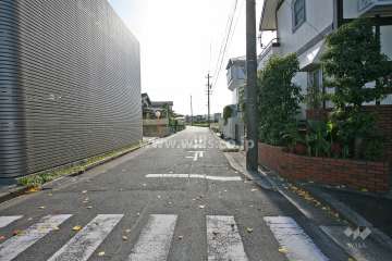 カールス相生山緑地西側道路