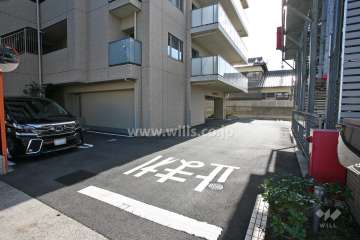 駐車場出入り口