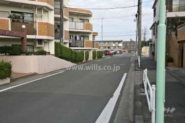 敷地北側の前面道路