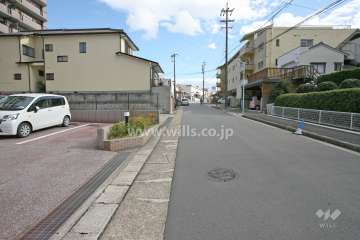 敷地南側の前面道路