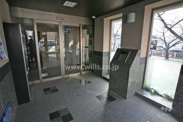 エントランスはオートロック付きです。