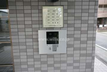 エントランスはオートロック付きです。