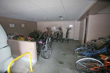 屋内に設けられた駐輪場