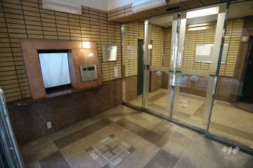 エントランスはオートロック付きです。