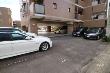 敷地内駐車場(屋外平面式)