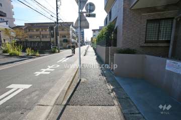 敷地東側の前面道路