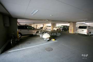 敷地内駐車場（屋内平面式)