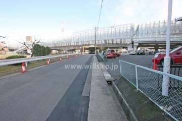 敷地北側の前面道路（北西側から）