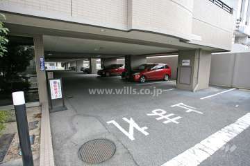 駐車場出入り口