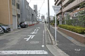 敷地南側の前面道路