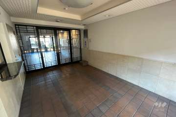 エントランスはオートロック付きです。