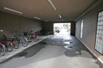 屋内に設けられた駐輪場