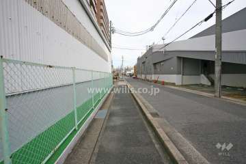敷地南側の前面道路