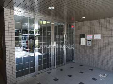 エントランスはオートロック付きです。