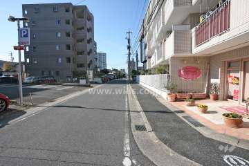 敷地南側の前面道路