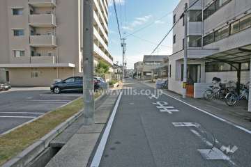 敷地南側の前面道路