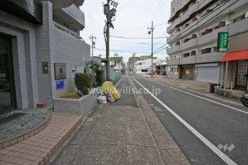 敷地東側の前面道路