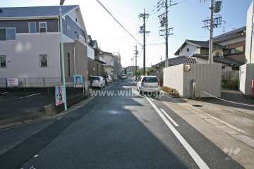 敷地南側の前面道路