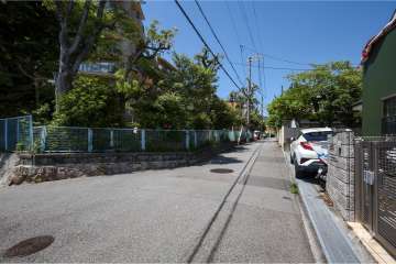 敷地東側の前面道路
