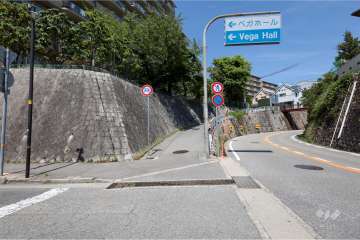 敷地南側の前面道路