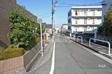 敷地東側の前面道路