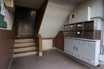 住戸入り口（共用ポスト）