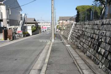 敷地北側の前面道路